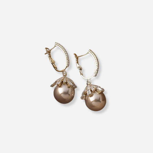 Xandra | Elegante Hängeohrringe mit hochwertiger Perle